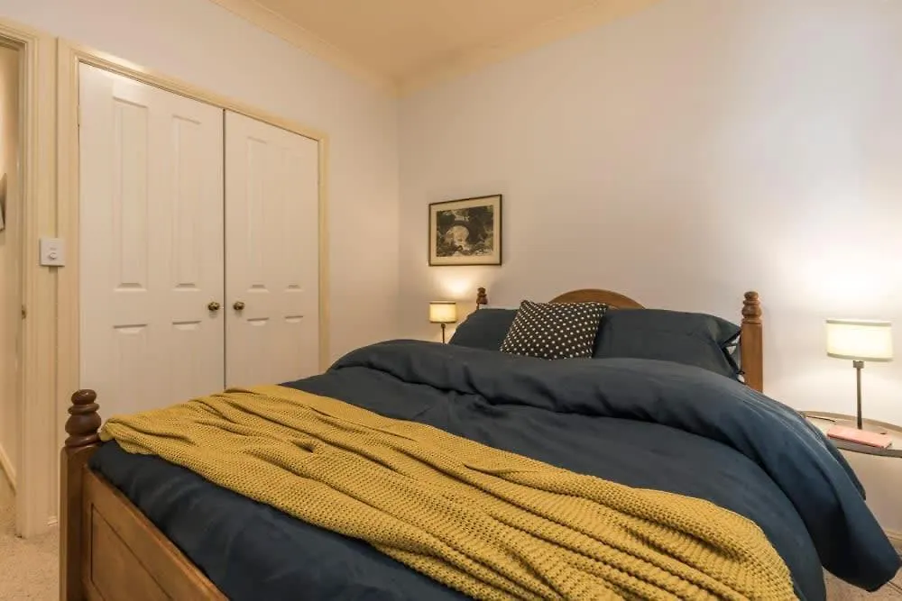 3 Bdrm 2 Bthrm House Close To Canberra Cbd & Anu 度假居