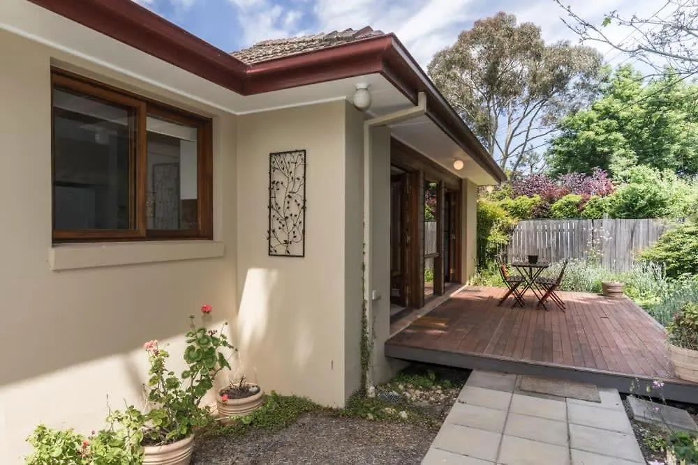 3 Bdrm 2 Bthrm House Close To Canberra Cbd & Anu 0*,
