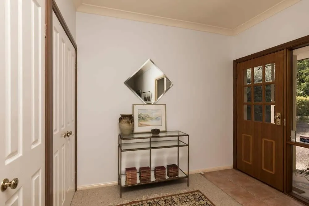 3 Bdrm 2 Bthrm House Close To Canberra Cbd & Anu 度假居