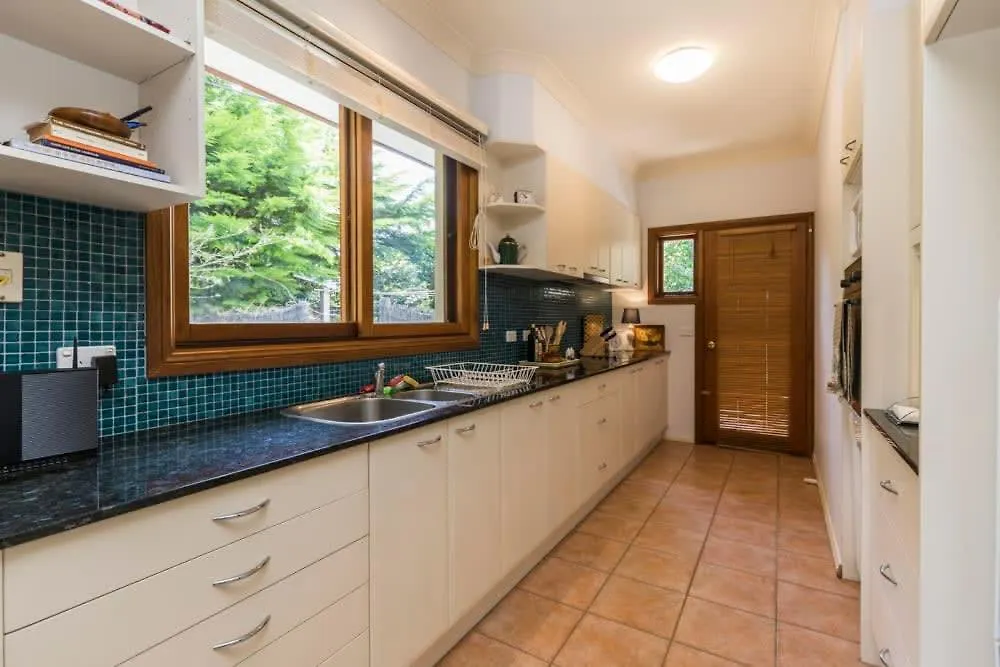 3 Bdrm 2 Bthrm House Close To Canberra Cbd & Anu